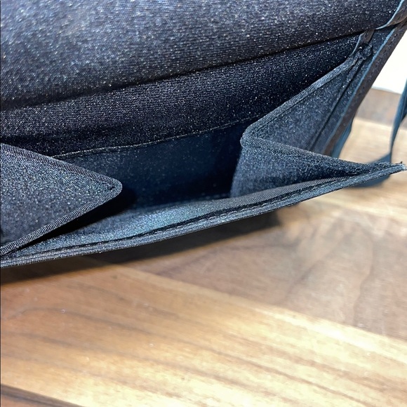 HOBO Black Leather Passport Multi Card Wallet Executive Elastic Close ID Pockets - Picture 10 of 15